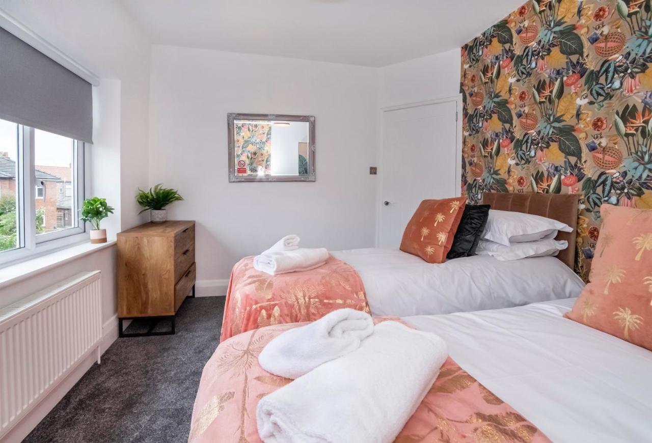 Stylish Hot Tub House With Free Parking! Villa York Ngoại thất bức ảnh